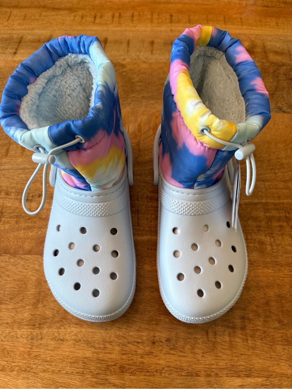 Women Winter Clog Boots in Light Blue with Multicolor Tie-Dye Cuff, size 8